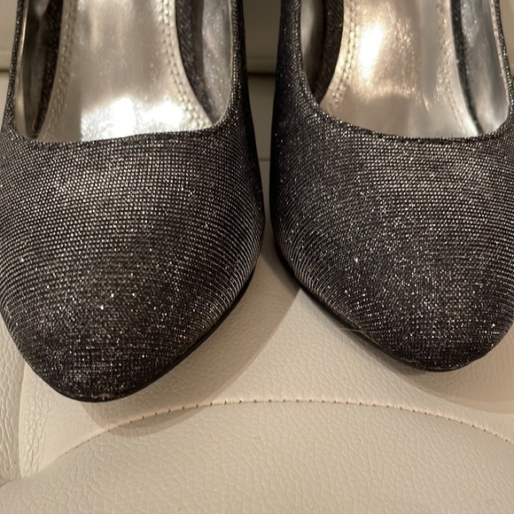 K&M Sparkly Stillettos. Silver 4” - Picture 7 of 7
